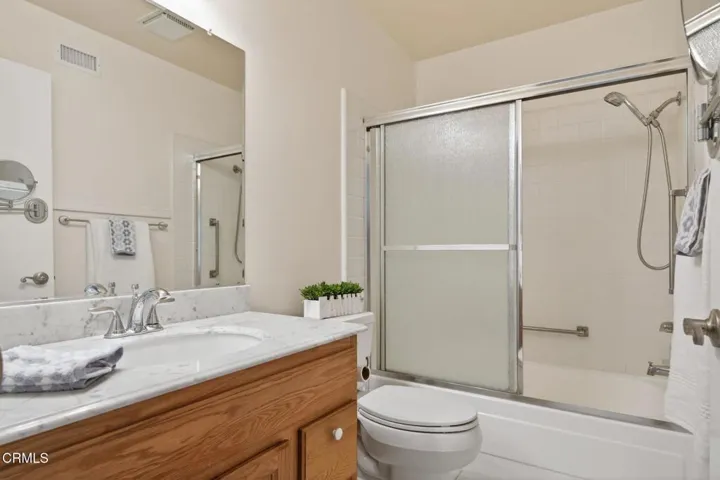 16-web-or-mls-Upmarket Media- 42063Vill0