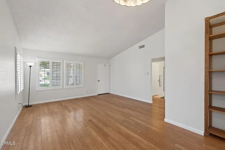 7-web-or-mls-Upmarket Media- 42063Vill01