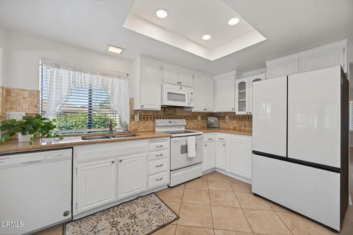 9-web-or-mls-Upmarket Media- 42063Vill04