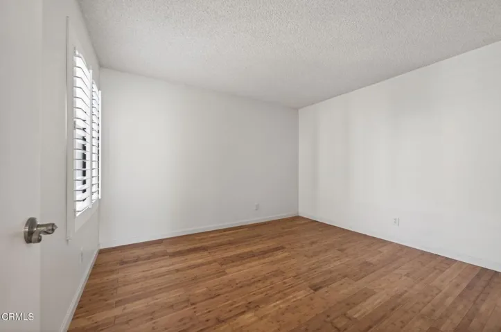 14-web-or-mls-Upmarket Media- 42063Vill0