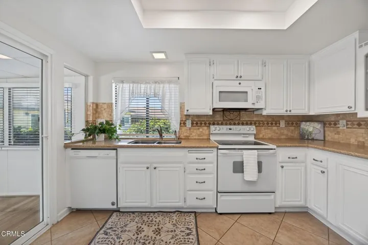 10-web-or-mls-Upmarket Media- 42063Vill0