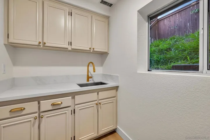 1847 Centennial Way, Escondido, California 92026