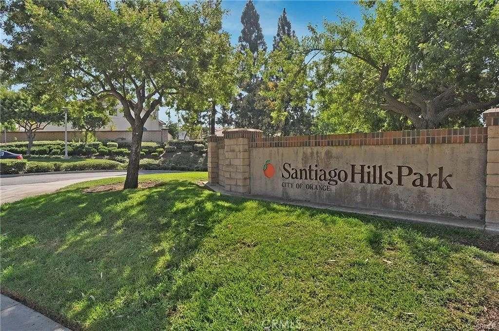Walking distance from Santiago Park.