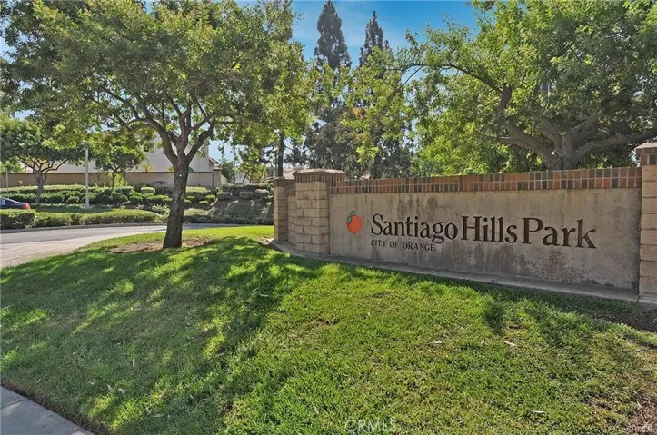 Walking distance from Santiago Park.