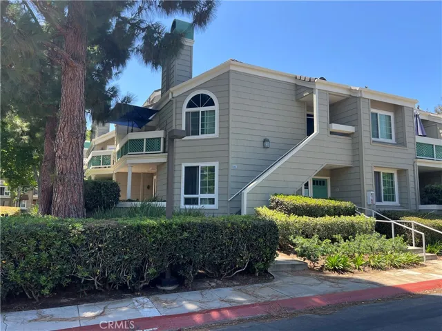 7402 Yellowtail Drive 201, Huntington Beach, California 92648
