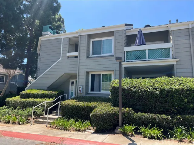 7402 Yellowtail Drive 201, Huntington Beach, California 92648