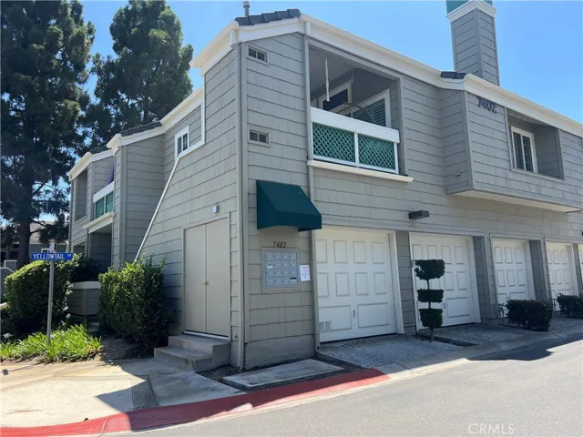 7402 Yellowtail Drive 201, Huntington Beach, California 92648