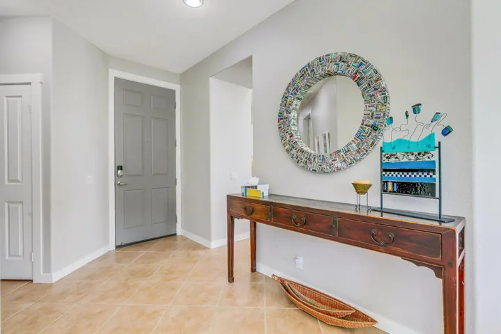 32 FOYER MLS