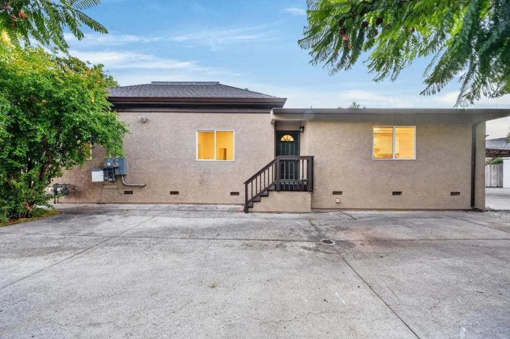 585587 E Saint James Street, San Jose, California 95112 — photo 5