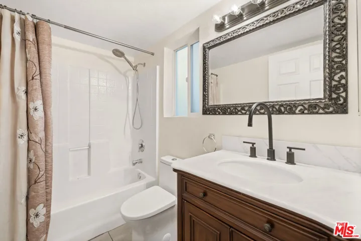 9155 Cedros Avenue 1, Panorama City, California 91402