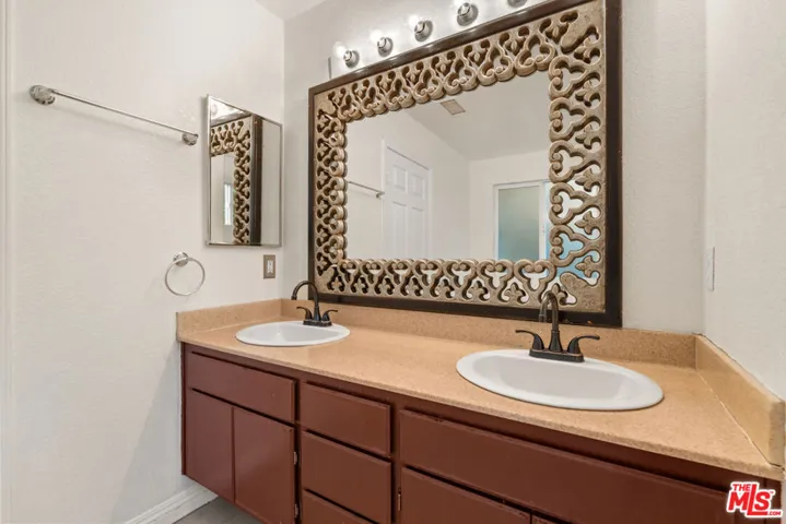 9155 Cedros Avenue 1, Panorama City, California 91402