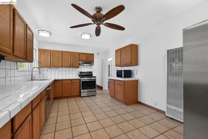 2701 Octavia St, Oakland, California 94619