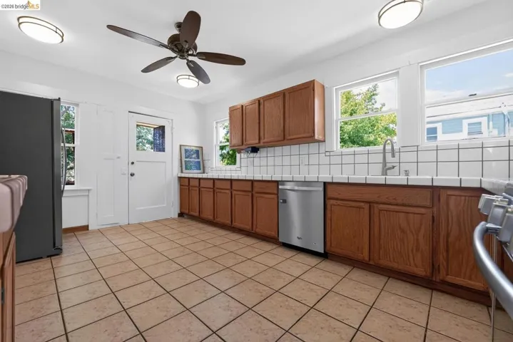 2701 Octavia St, Oakland, California 94619