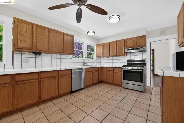 2701 Octavia St, Oakland, California 94619