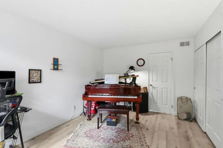 2561 Yerba Bank, San Jose, California 95121