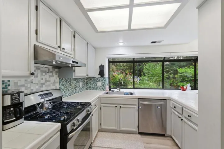 2561 Yerba Bank, San Jose, California 95121