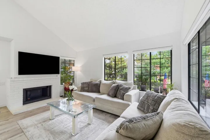 2561 Yerba Bank, San Jose, California 95121