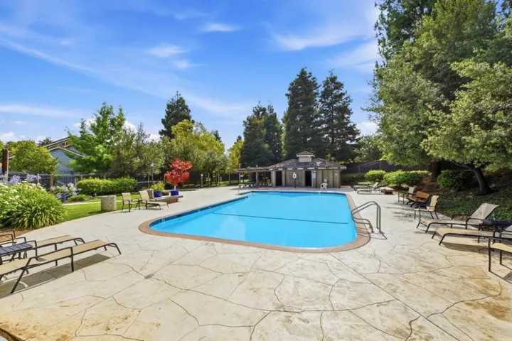 2561 Yerba Bank, San Jose, California 95121