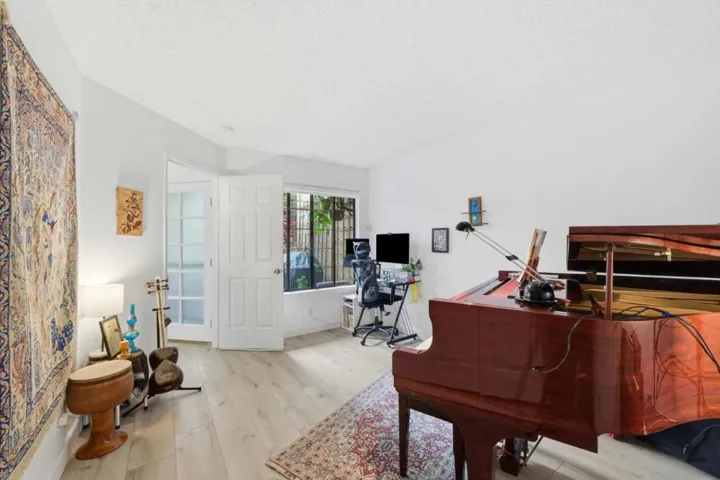 2561 Yerba Bank, San Jose, California 95121
