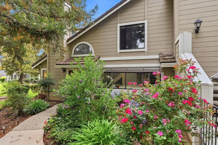 2561 Yerba Bank, San Jose, California 95121