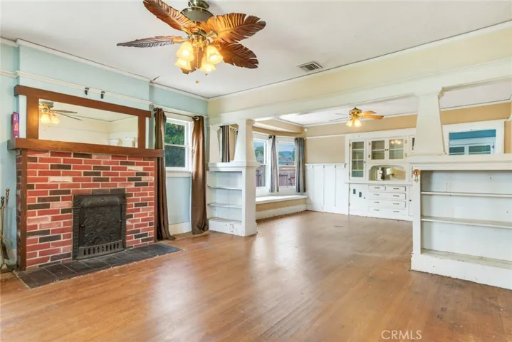 Wood Burning Fire Place with Corner