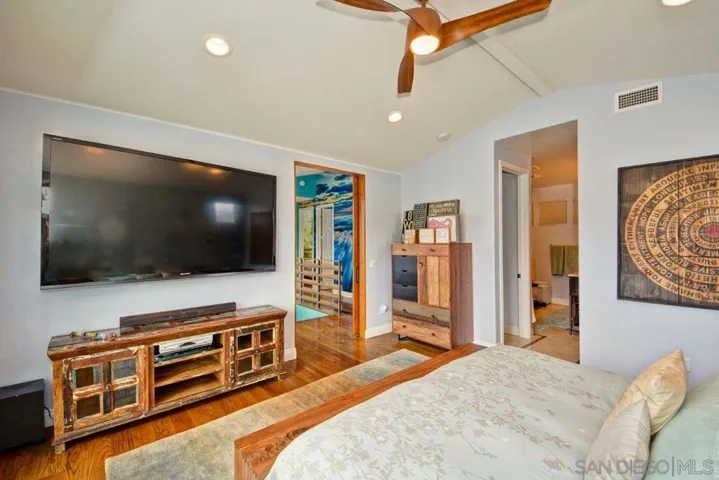 332 N Sierra Ave, Solana Beach, California 92075