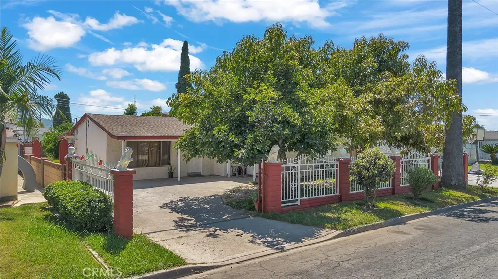 13618 Las Vecinas Dr