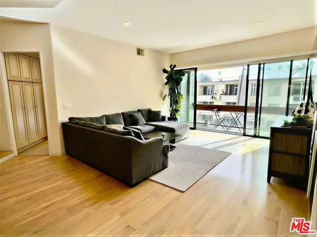 750 S Bundy Drive 203, Los Angeles, California 90049