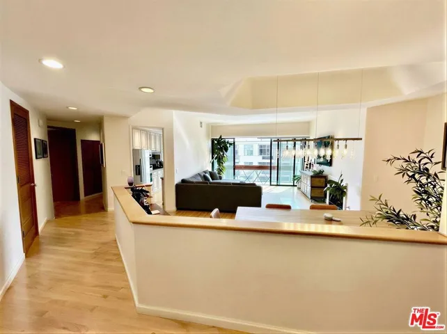 750 S Bundy Drive 203, Los Angeles, California 90049