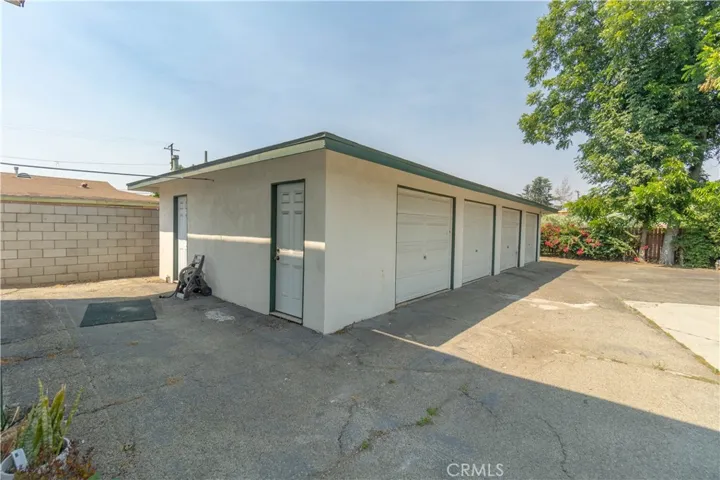 Detached 4 single garages