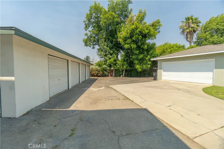 4 detached garages for the Quadruplex
