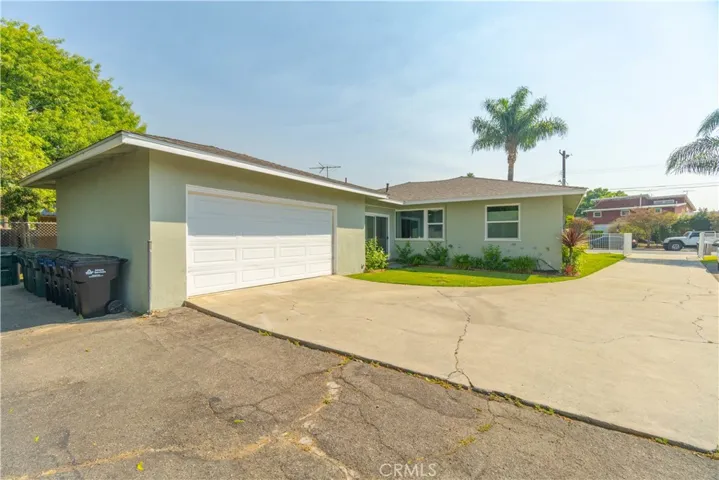 2 Car direct access garage into SFR