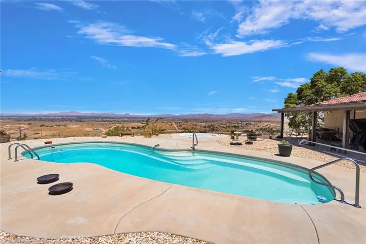 8988 Buena Vista, Apple Valley, California 92308