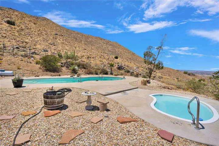 8988 Buena Vista, Apple Valley, California 92308