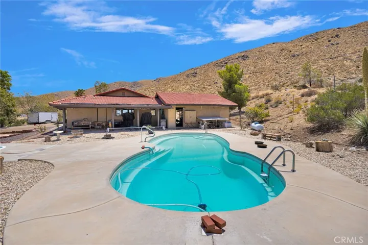 8988 Buena Vista, Apple Valley, California 92308