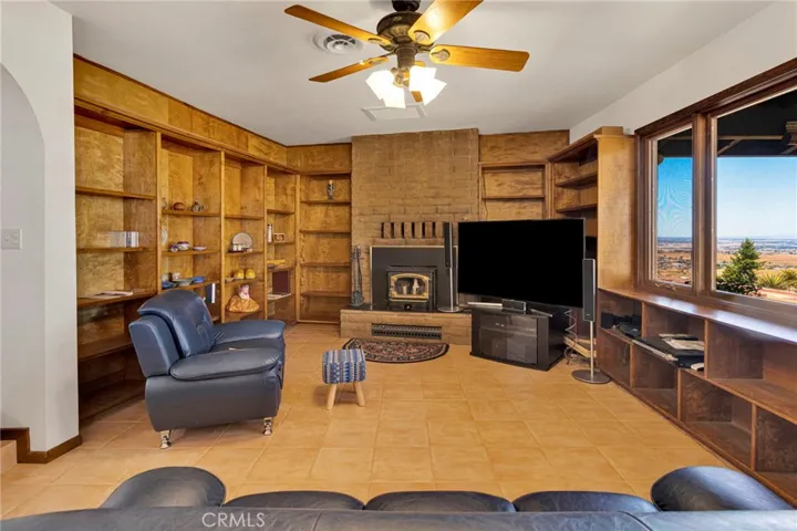 8988 Buena Vista, Apple Valley, California 92308