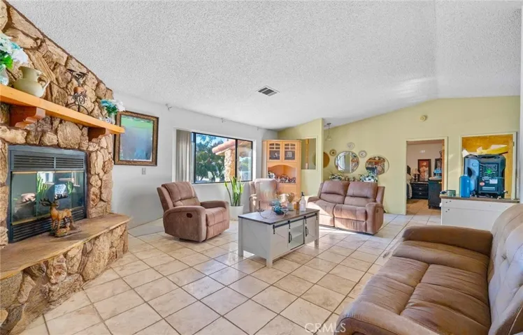 7371 Lyons, Hesperia, California 92345