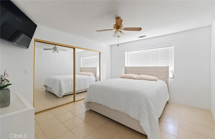 7371 Lyons, Hesperia, California 92345
