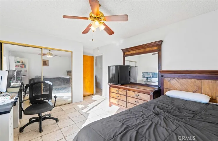 7371 Lyons, Hesperia, California 92345