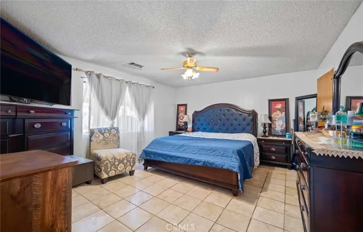 7371 Lyons, Hesperia, California 92345