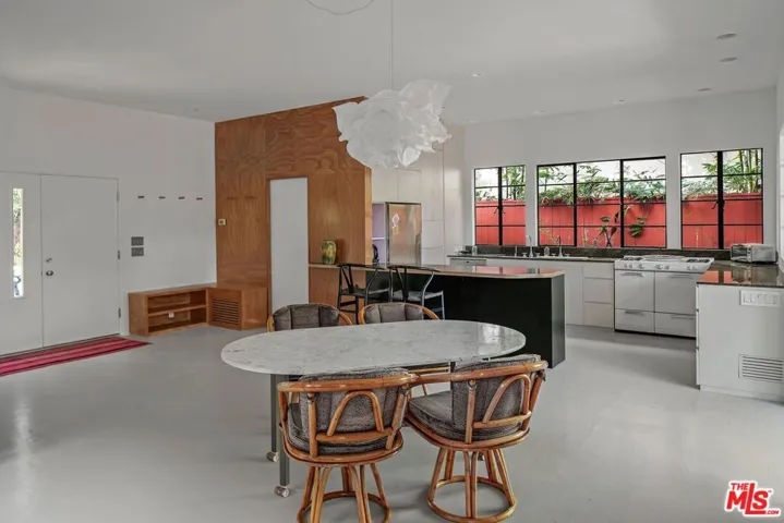 2311 Louella Avenue, Venice, California 90291