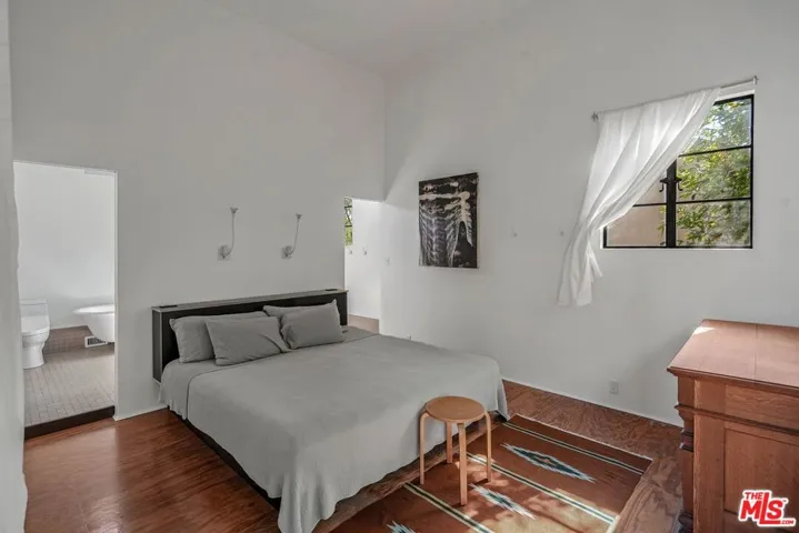 2311 Louella Avenue, Venice, California 90291