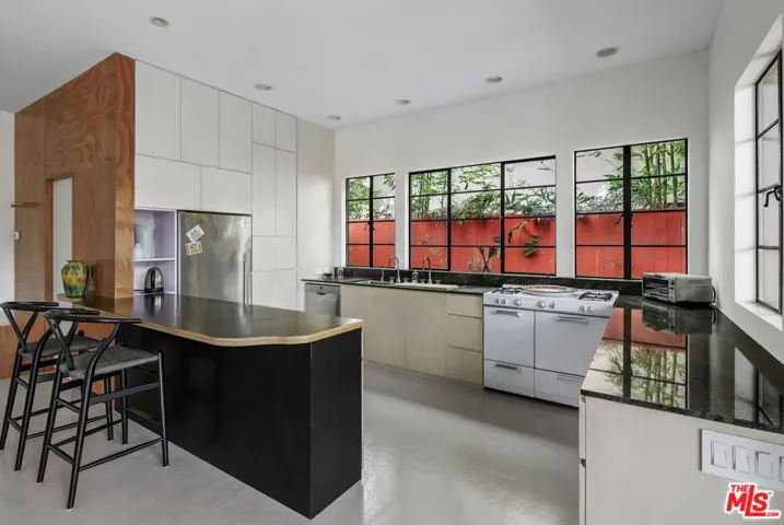 2311 Louella Avenue, Venice, California 90291