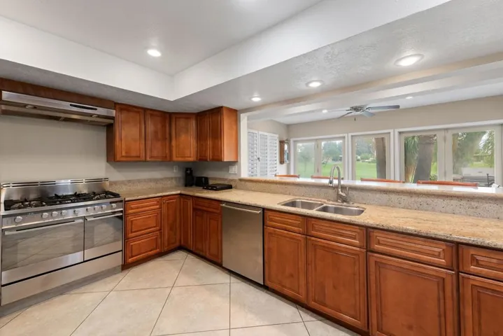 012_Kitchen