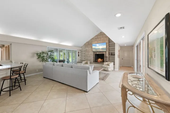 007_Formal Living Room