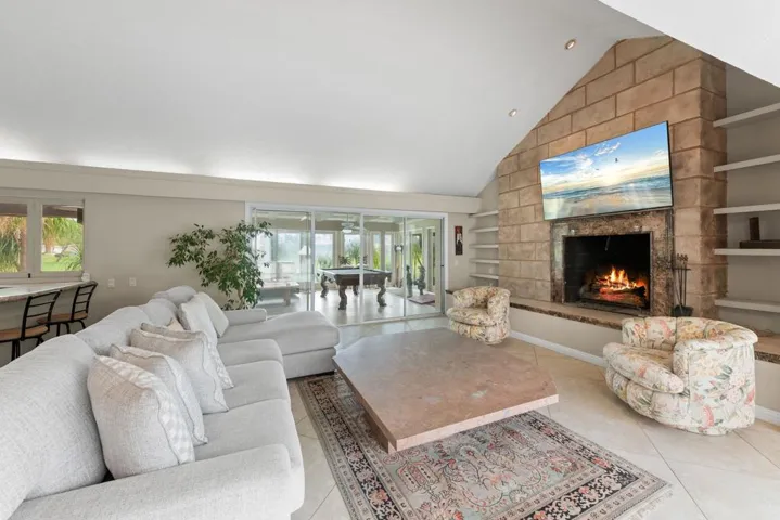018_Beautiful Fireplace in Living Rm