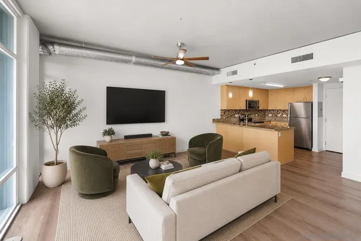 https://zimg.paragon.ice.com/ParagonImages/Property/PA/SDMLS/260017866/4/120/90/a3f6419f0009da1b09f661cd721947d8/3/313b8c9a7b4e119d1341e92a6735045e/260017866-7e02b689-147d-4ba3-86af-37241aa490b0.JPG