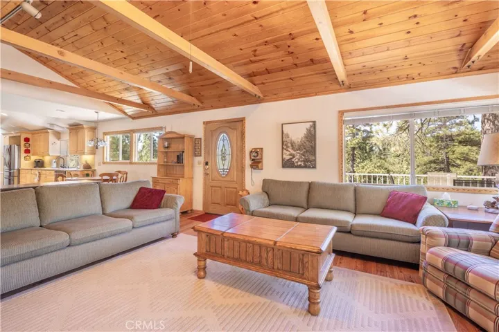 39147 Cedar Dell, Fawnskin, California 92333