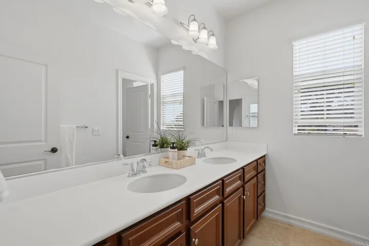 2697 Ponderosa Court, Escondido, California 92027