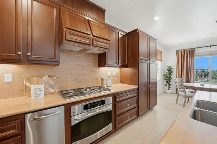2697 Ponderosa Court, Escondido, California 92027